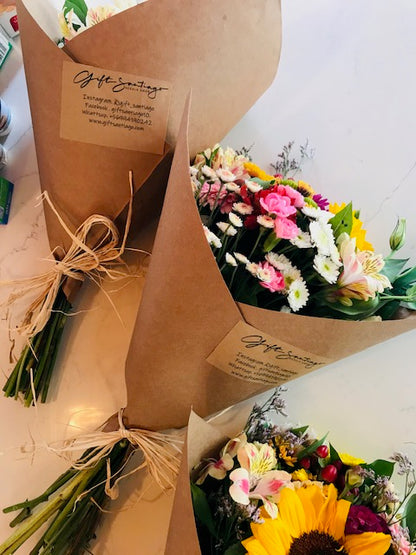 Desayuno con flores a domicilio